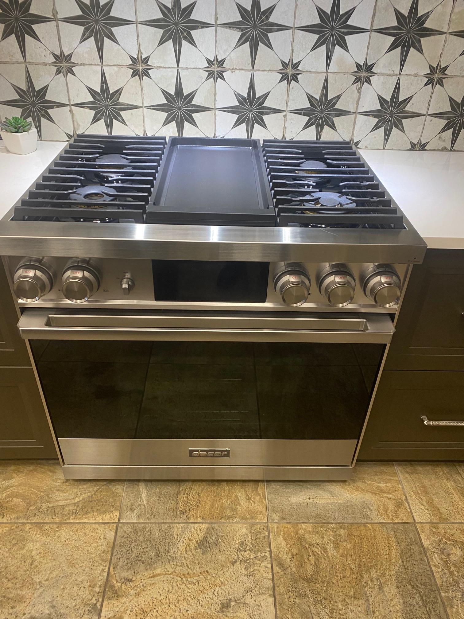 “Open Box” Dacor 36″ Dual Fuel Range DOP36M94DLS